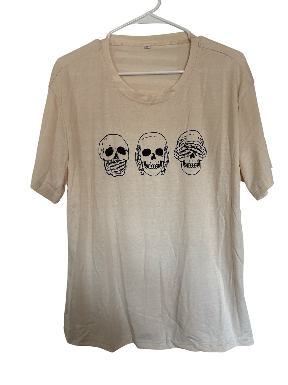 Skull Graphic Short Sleeve Tee Size XL Cream Color New in Package